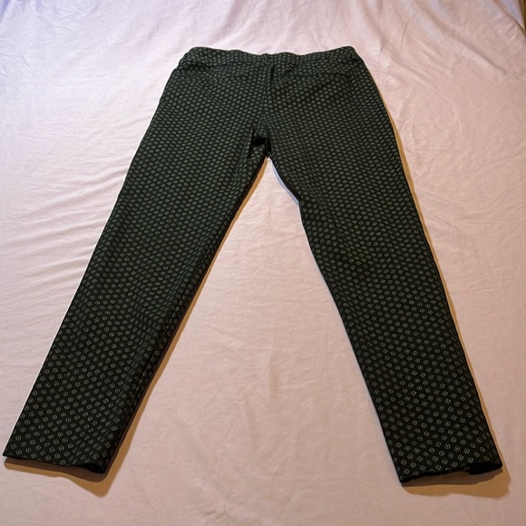 Old Navy Pixie Mid-Rise Black/White Tapered Leg, Size 2 EXCELLENT C… - Picture 2 of 4